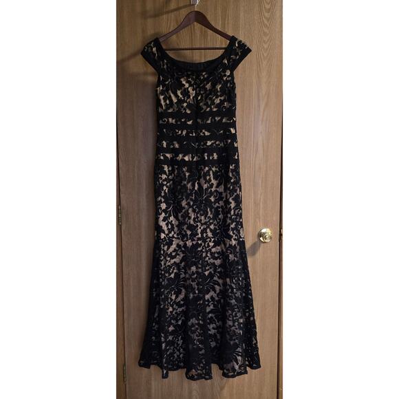 Tadashi Shoji Lace Mermaid Evening Formal Gown - Picture 3 of 12